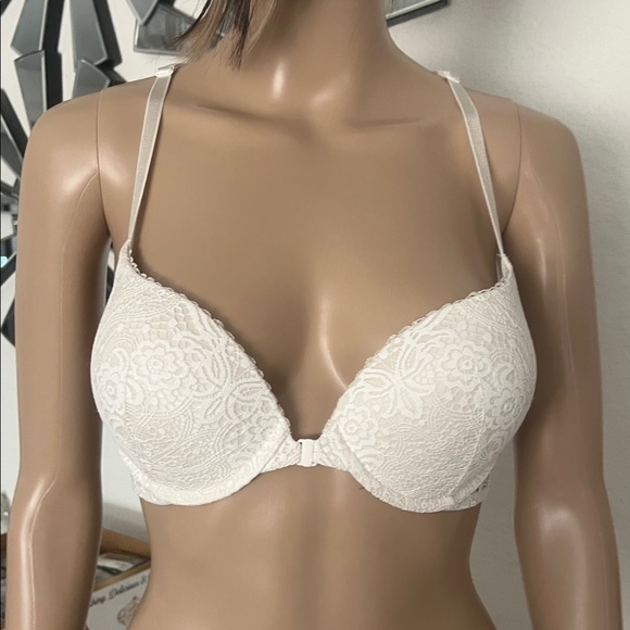Victoria's Secret Other - Victoria's Secret Ivory Lace Bra